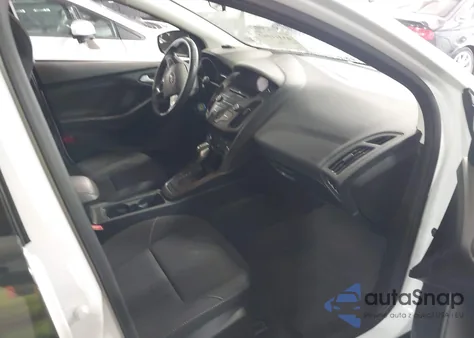 2016 Ford Focus Se z USA, uszkodzony, nr VIN 1FADP3F23GL341043